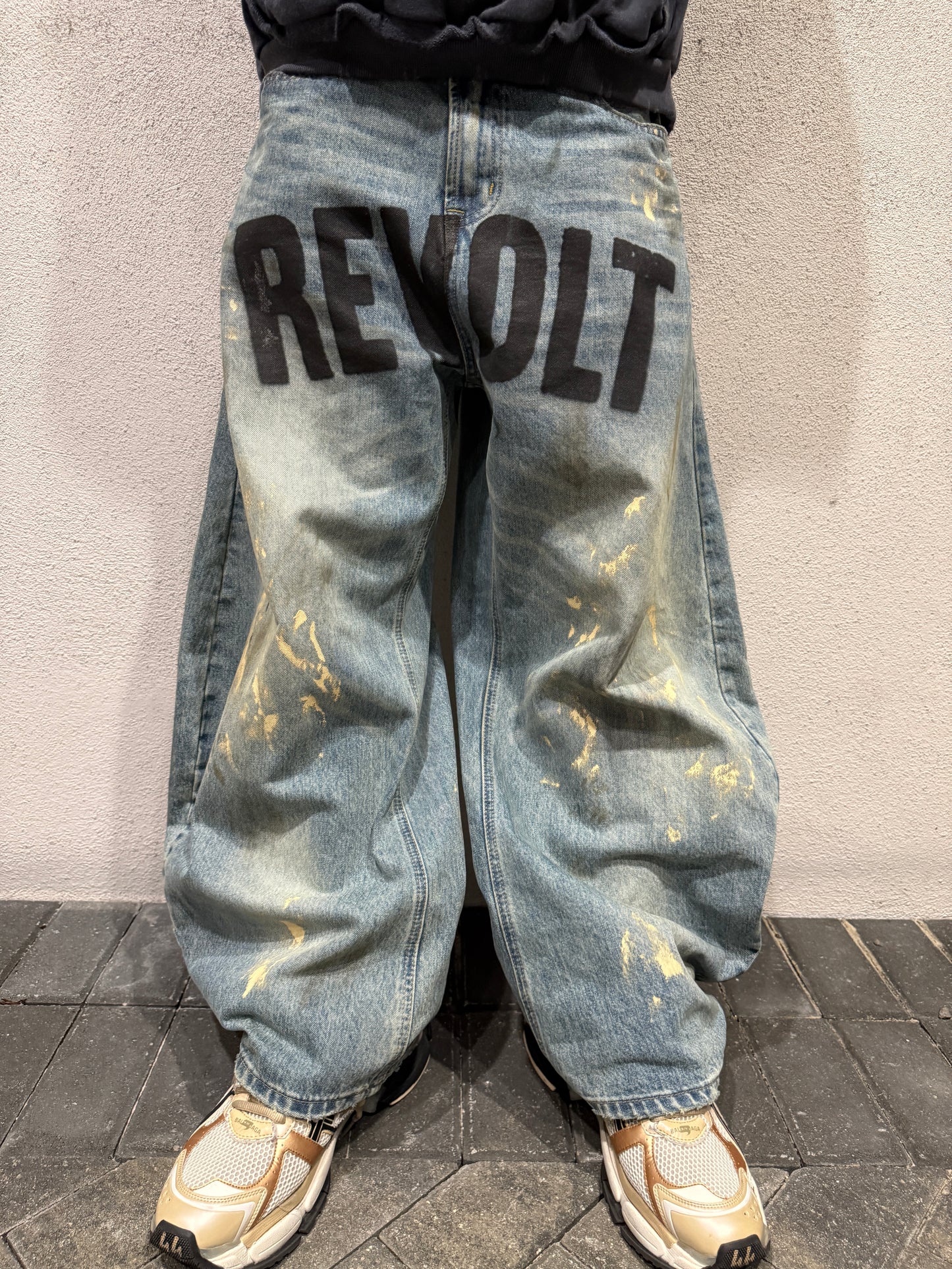 REVOLT- Baggy jeans